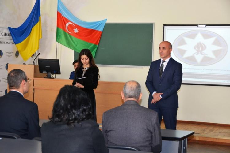 2019_11_04_V_grad_Dnepar_otkriha_Azerbaijanski_Tzentar.jpg 