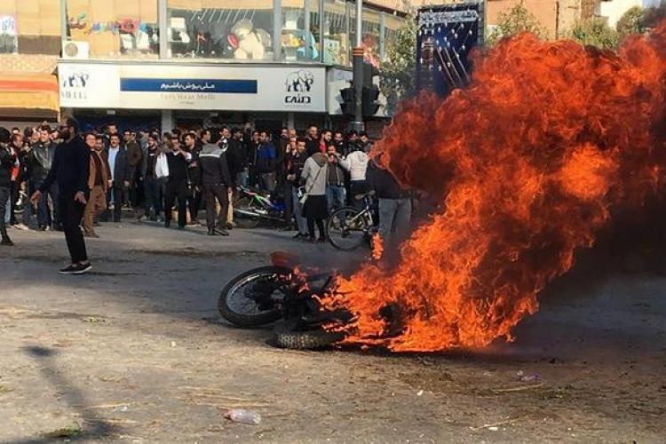2019_11_20_Protestite_v_Iran_veche_vzeha_okolo_200_choveshki_zhivota.jpg