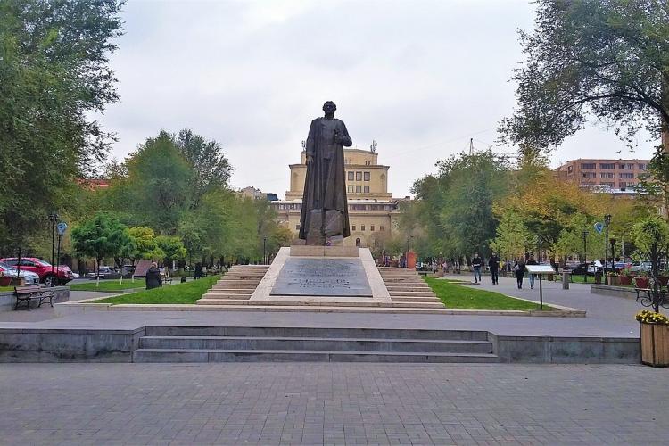 2019_11_30_Pametnikat_na_Garegin_Nzhdeh_v_Erevan.jpg
