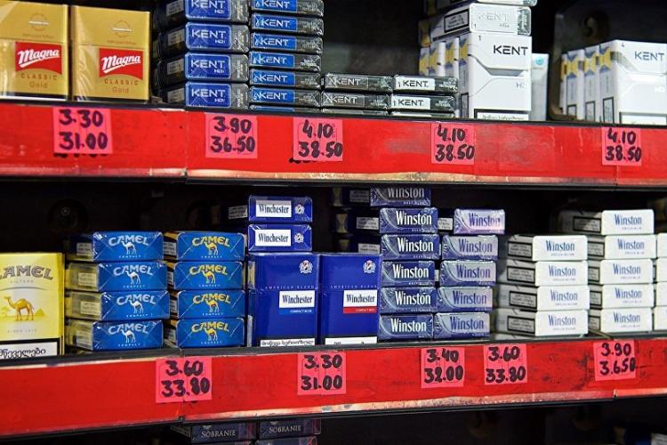 Azerbaijan has almost halved cigarette imports from Georgia